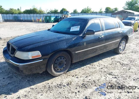 2011 Lincoln Town Car Executive L z USA, uszkodzony, nr VIN 2LNBL8EV7BX754824